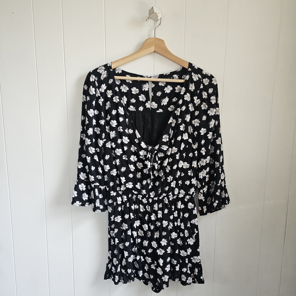 ☆ A&F Black and White Floral Romper